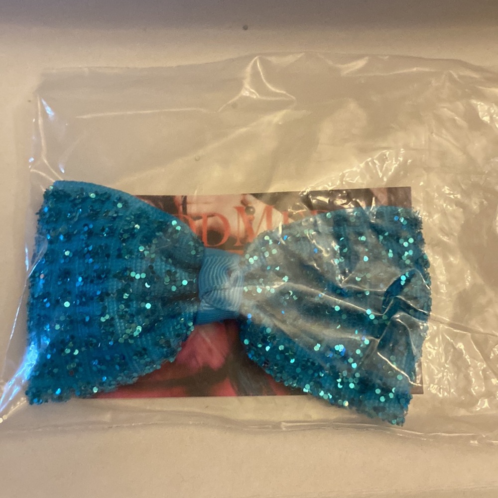 Cute Bow Handcrafted Accessory (NWT)